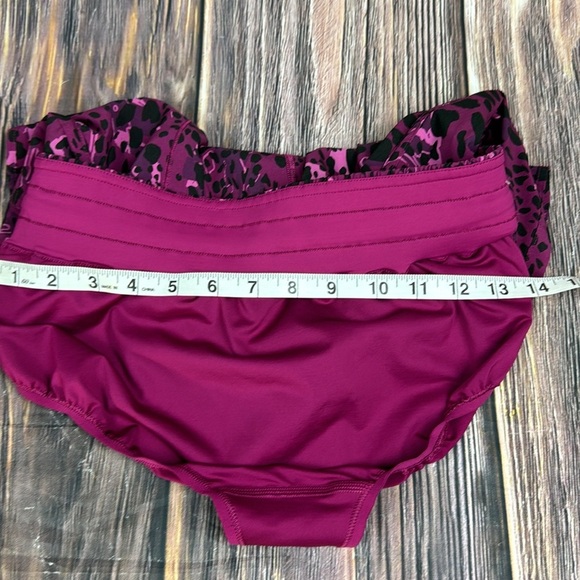 Lululemon Track That Mid-Rise Lined shorts - Picture 8 of 9